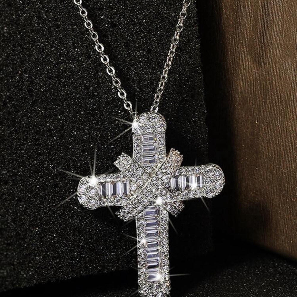 Department Store Macy Necklace View 3